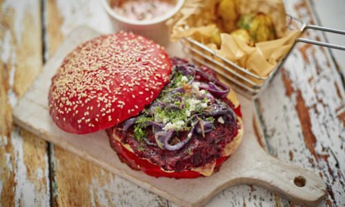 Už žádný vegetariánský burger? Europarlament schválil zákaz názvu, organizace kritizují zdražení