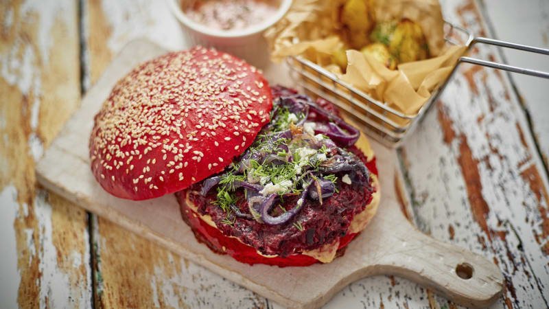 Už žádný vegetariánský burger? Europarlament schválil zákaz názvu, organizace kritizují zdražení Už žádný vegetariánský burger? Europarlament schválil zákaz názvu, organizace kritizují zdražení