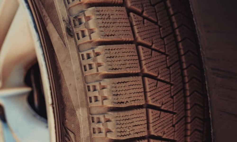 Starší zimní pneumatiky v zahraničí stačit nemusí. Podívejte se, na co dát při přezouvání pozor Starší zimní pneumatiky v zahraničí stačit nemusí. Podívejte se, na co dát při přezouvání pozor