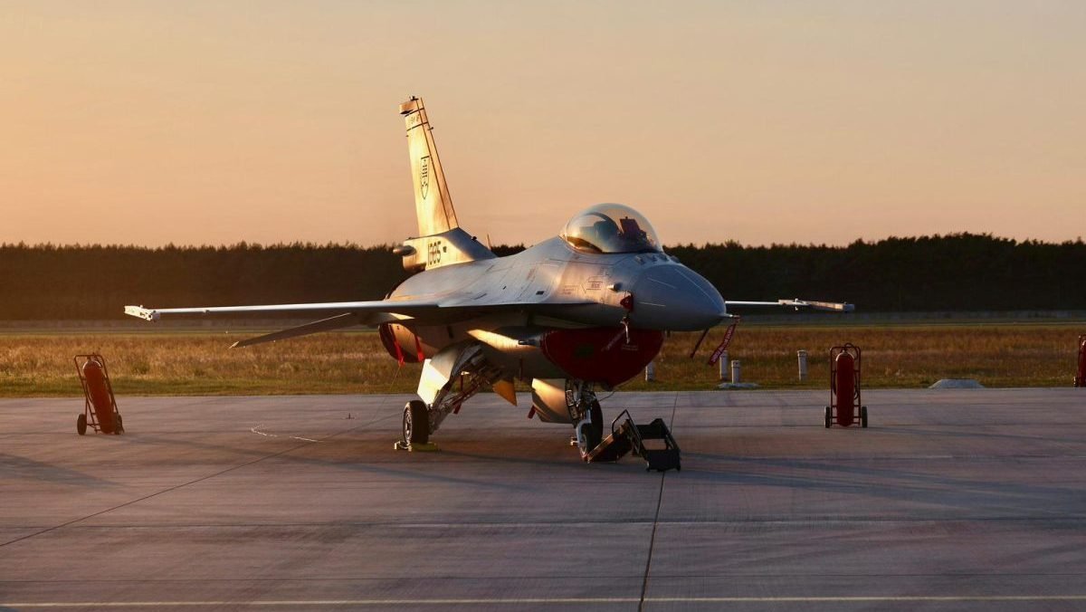 Na letisku v Kuchyni pristáli ďalšie stíhačky F-16. Na letisku v Kuchyni pristáli ďalšie stíhačky F-16.