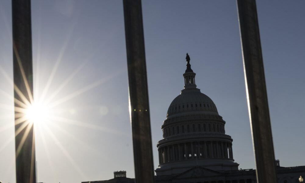 Federal workers see first payday without a check as shutdown drags on