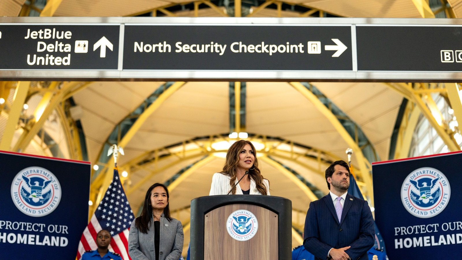 Feds regulate airports but can’t require them to air DHS Feds regulate airports but can’t require them to air DHS video