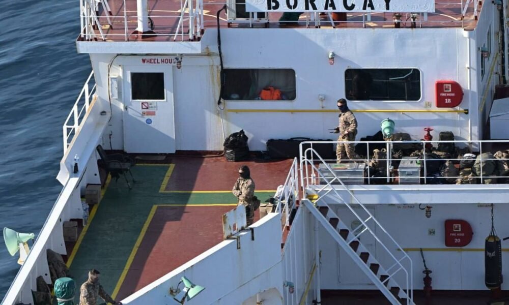 Video: Francúzske špeciálne jednotky zadržali tanker s indickou ropou, podľa nich je súčasťou „tieňového loďstva“ Ruskej federácie