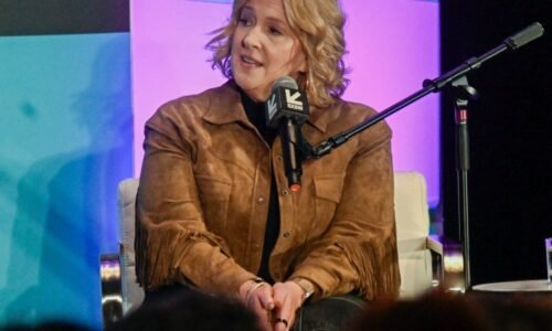 Brené Brown tvrdí, že kľúčom k prežitiu umelej inteligencie je odmietnutie rád Jacka Welcha a prijatie ľudskosti. Problém je, že ľudia sa „navzájom neznesú“.