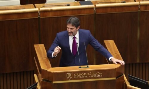 R. KALIŇÁK: AROGANCIA PANI POSLANKYŇE JE SCHOPNÁ ÍSŤ DOKONCA AJ CEZ MŔTVOLY R. KALIŇÁK: AROGANCIA PANI POSLANKYŇE JE SCHOPNÁ ÍSŤ DOKONCA AJ CEZ MŔTVOLY
