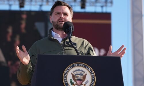 Trump doing 'everything he can' to get military paid during Trump doing ‚everything he can‘ to get military paid during shutdown