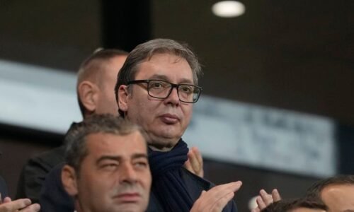 V Srbsku po prehre obviňujú Vučiča.