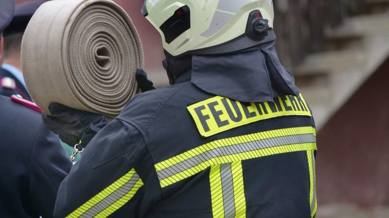 Zemřel 33letý hasič, který se stal v Německu televizní hvězdou. Havaroval na motorce Zemřel 33letý hasič, který se stal v Německu televizní hvězdou. Havaroval na motorce