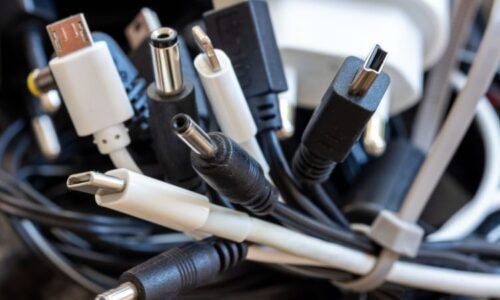 EU opět sjednocuje nabíječky. Po telefonech bude USB-C povinné i pro notebooky a monitory EU opět sjednocuje nabíječky. Po telefonech bude USB-C povinné i pro notebooky a monitory