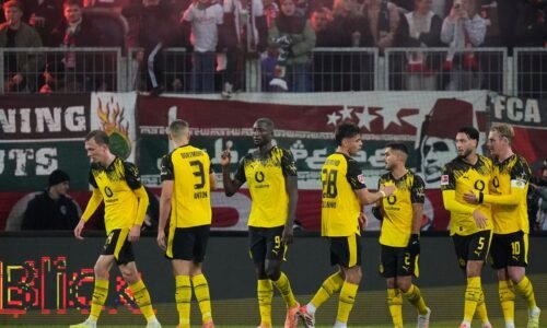 Borussia Dortmund zvládla náročný výjazd do Augsburgu, strelecky sa vytrápila