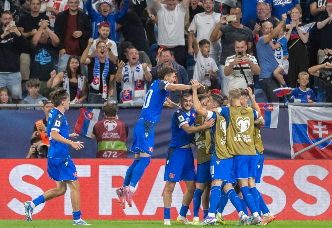 Slováci si získali rešpekt aj u obrancu Liverpoolu. Skloňuje sa najmä veľká výhra nad Nemeckom