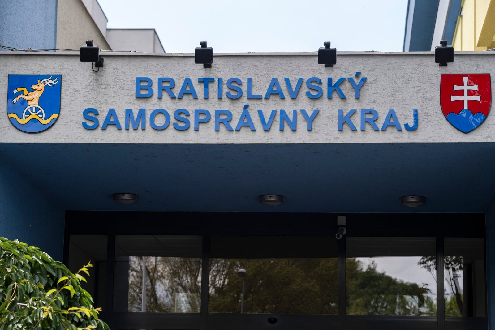 BSK: Groteska, ktorá nastavuje zrkadlo moci, slepote a ľudskej ľahostajnosti. Premiéru inscenácie predstaví Divadlo Malá scéna BSK: Groteska, ktorá nastavuje zrkadlo moci, slepote a ľudskej ľahostajnosti. Premiéru inscenácie predstaví Divadlo Malá scéna