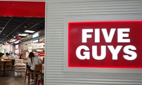 Five Guys konečně v Praze? Ještě letos by měl očekávaný fastfood otevřít první pobočku Five Guys konečně v Praze? Ještě letos by měl očekávaný fastfood otevřít první pobočku