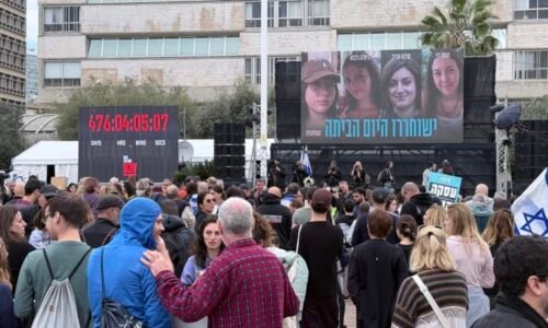 Hamás dle dohody vydal prvních sedm rukojmích a Izraelci propouštějí vězněné Palestince