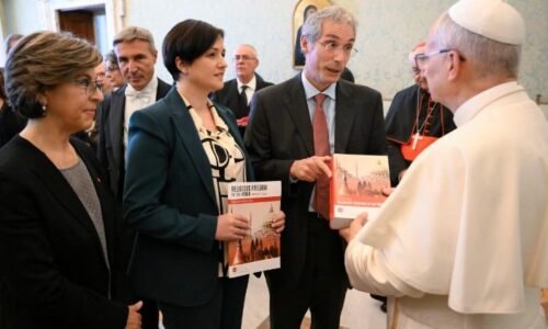 Pápež Lev XIV.: Nádej a sloboda viery sú základom pokoja medzi národmi