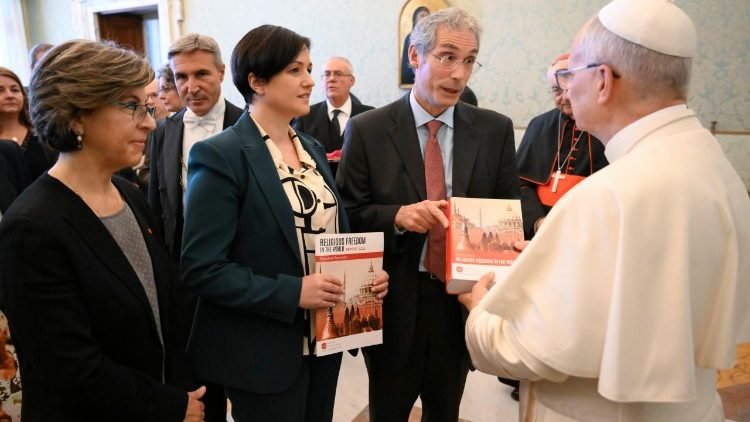 Pápež Lev XIV.: Nádej a sloboda viery sú základom pokoja medzi národmi Pápež Lev XIV.: Nádej a sloboda viery sú základom pokoja medzi národmi