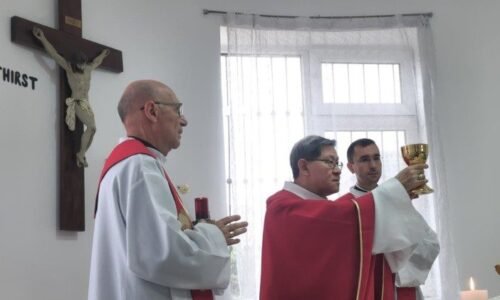 Kardinál Tagle navštívil katolícku komunitu v Azerbajdžane Kardinál Tagle navštívil katolícku komunitu v Azerbajdžane