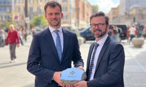 Pápež požehnal základný kameň budovy školy Kolégia A. Neuwirtha Pápež požehnal základný kameň budovy školy Kolégia A. Neuwirtha