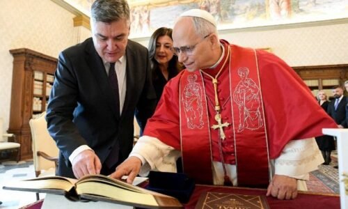 Pápež prijal chorvátskeho prezidenta Pápež prijal chorvátskeho prezidenta