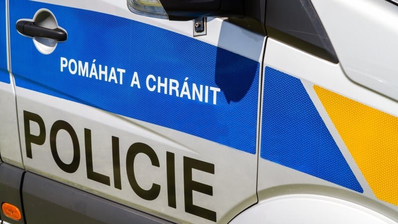Hromadná nehoda na Chomutovsku: U Křimova se srazilo pět aut, na místě je několik zraněných Hromadná nehoda na Chomutovsku: U Křimova se srazilo pět aut, na místě je několik zraněných