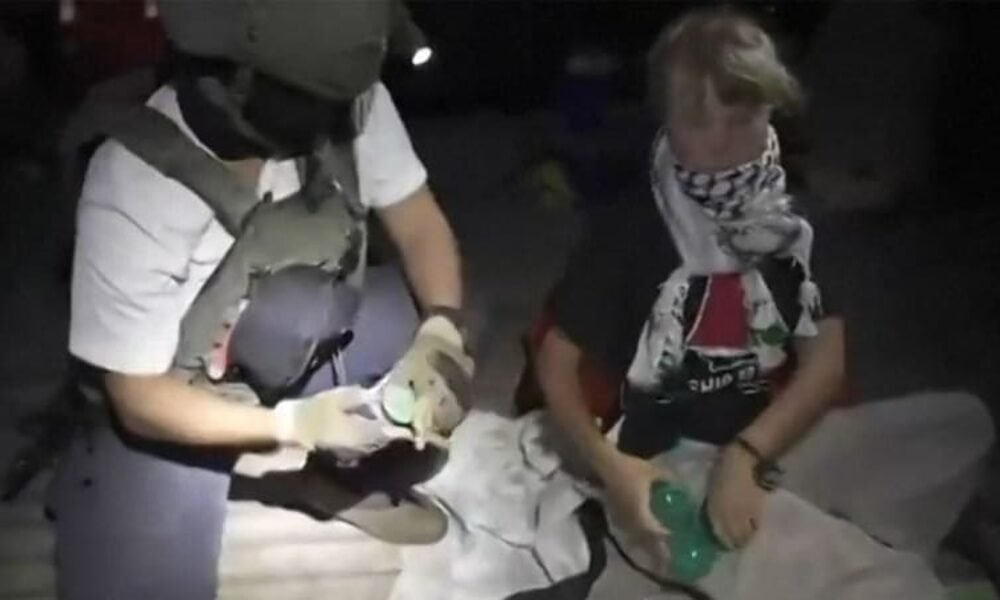 Izraelci zadrželi aktivistku Gretu Thunbergovou. Na humanitární flotilu měli použít vodní děla