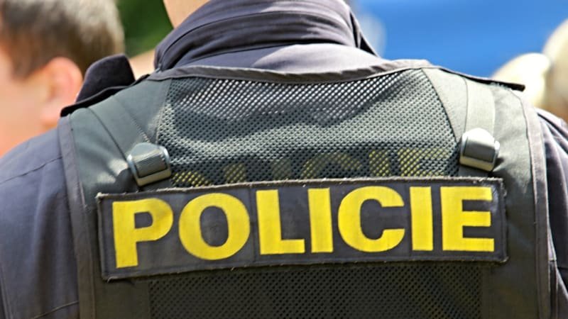 Vážné pobodání v Úvalech. Na muže zaútočila manželka, tvrdí policisté Vážné pobodání v Úvalech. Na muže zaútočila manželka, tvrdí policisté