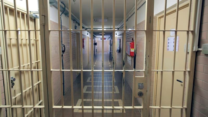 Za mučení vězenkyně dostali podmínku. Šestice dozorců ze Světlé stanula před soudem Za mučení vězenkyně dostali podmínku. Šestice dozorců ze Světlé stanula před soudem