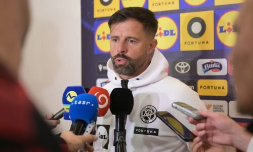 Slováci si zatrénujú aj v Poľsku pred odletom. Sauera si pýta áčko, Kentoš musel meniť brankárov