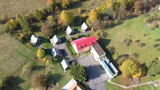 Prenocovanie „za facku“: Malebná dedinka chce prilákať viac turistov, socialistické ubytovanie postupne zútulňujú