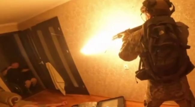 Ukrajinskí diverzanti v ruských uniformách postrieľali civilistov Ukrajinskí diverzanti v ruských uniformách postrieľali civilistov