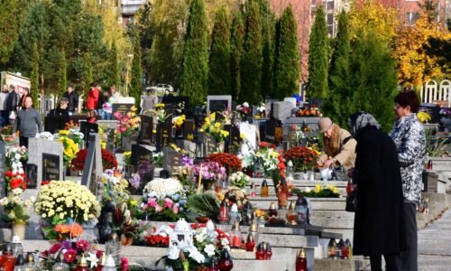 Od 16. októbra budú cintoríny otvorené dlhšie