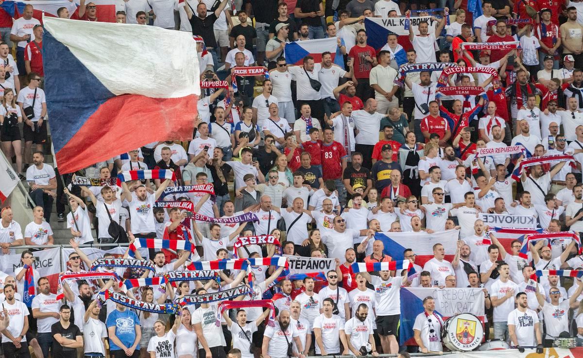 Česko má zatiaľ len dočasného trénera. Susedia stavili na mladú domácu krv