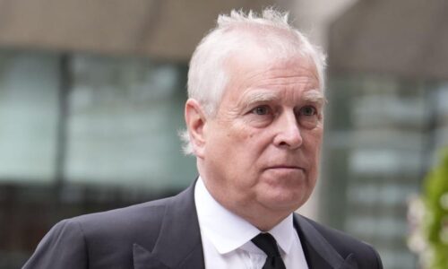 Skandální biografie otřásá britskou monarchií: Epsteinova oběť píše o fetiši prince Andrewa