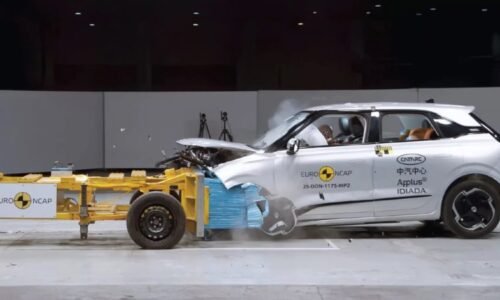 Levný, ale nebezpečný. Oblíbený čínský elektromobil pohořel v nárazových testech