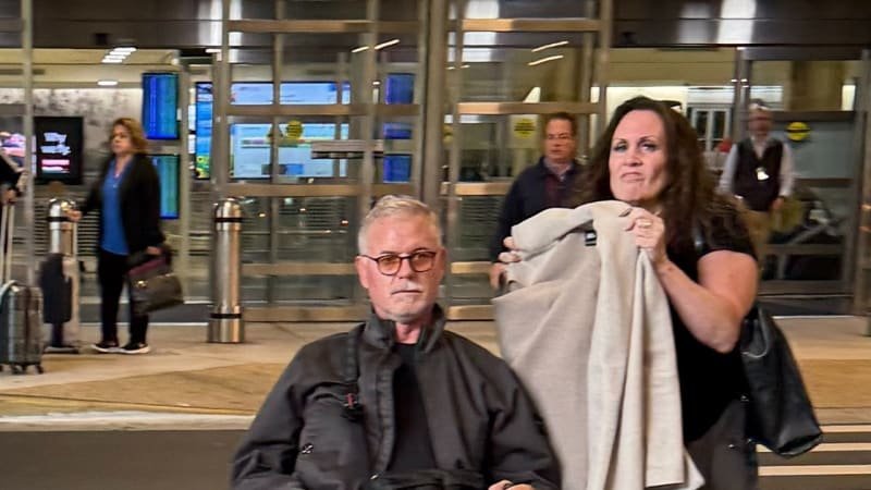 Nemocná hvězda Chirurgů bojující s ALS se objevila na vozíčku. Eric Dane má i problémy s řečí Nemocná hvězda Chirurgů bojující s ALS se objevila na vozíčku. Eric Dane má i problémy s řečí