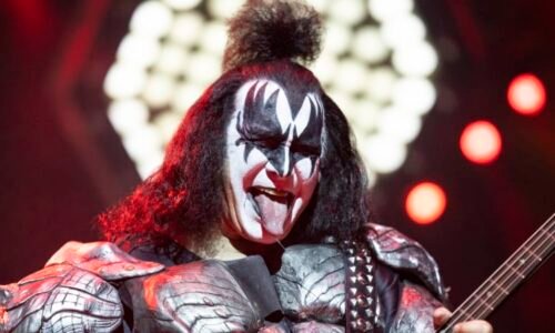 Legenda z kapely KISS je po nehodě: Simmons omdlel za volantem. Jsem příšerný řidič, vtipkuje