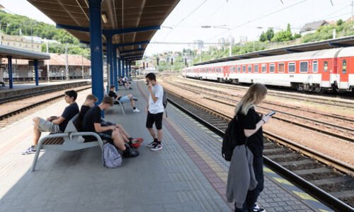 Výluka na hlavnej stanici v Bratislave sa predlžuje, opravu nestihli dokončiť Výluka na hlavnej stanici v Bratislave sa predlžuje, opravu nestihli dokončiť