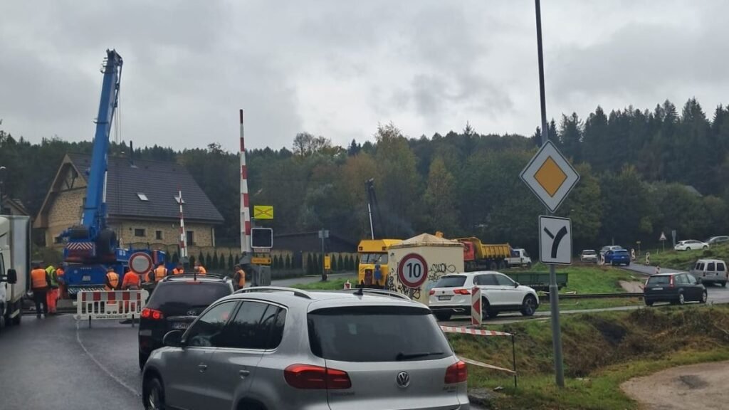Železnice sr od dnes opravujú priecestie v handlovej