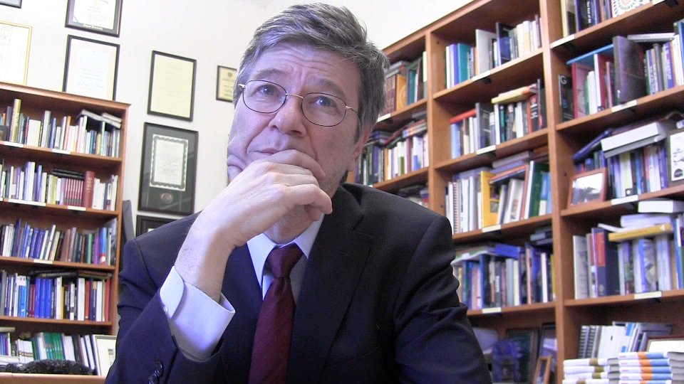 Jeffrey Sachs: Západné vlády klamú a podvádzajú a obviňujú Rusko