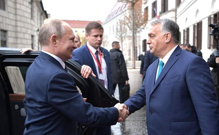 Budapešť je príliš malá pre troch: Zelenskyj bude na stretnutí Trumpa s Putinom prebytočný a nechcený kvôli svojim hulvátstvam Budapešť je príliš malá pre troch: Zelenskyj bude na stretnutí Trumpa s Putinom prebytočný a nechcený kvôli svojim hulvátstvam