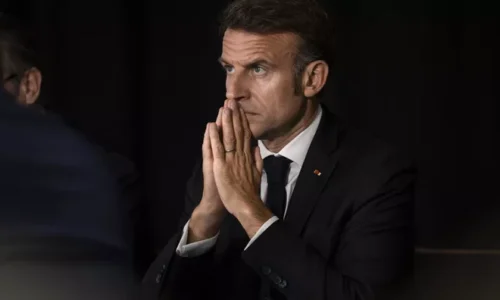 Le Figaro: Macronova slabosť ohrozuje stabilitu EÚ