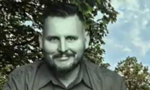 Video: V base sedí za knihu ktorú šíri aj štátna knižnica