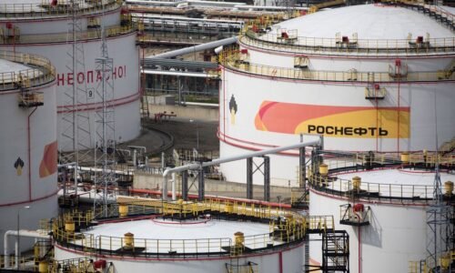 Bloomberg: Ceny ropy prudko vzrástli uprostred správ o sankciách USA voči Rusku Bloomberg: Ceny ropy prudko vzrástli uprostred správ o sankciách USA voči Rusku