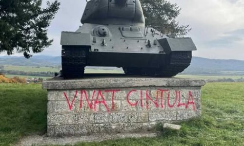 Denníky N a SME šíria vulgárnu nenávisť, no polícia radšej rieši Kotlára 