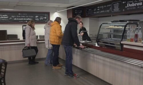 Cena obědových meníček roste. Už atakuje hranici 200 Kč, nejvíce zaplatí lidé v Praze