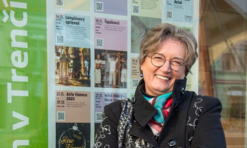 Stačí ľanový obrus po babke a to, že sme spolu Stačí ľanový obrus po babke a to, že sme spolu