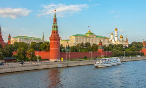 Rusko v rozpočtové pasti: Kolaps odvrací rizikovými kroky. Na válku se vždy najde, míní expert