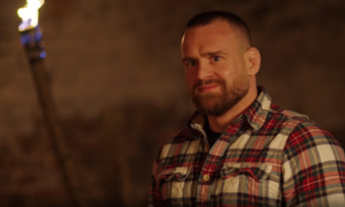 Mie dám pořádnou kosu, řekl Kincl s úsměvem. Účastníci obou řad Zrádců se sešli mimo Křivoklát