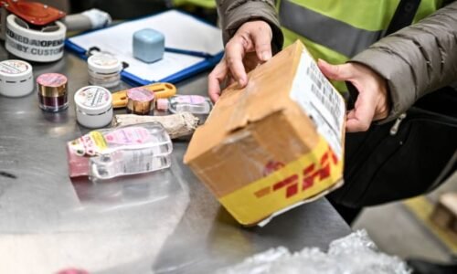 Konec levných balíčků z čínských e-shopů. EU chce cla na malé zásilky ze třetích zemí Konec levných balíčků z čínských e-shopů. EU chce cla na malé zásilky ze třetích zemí