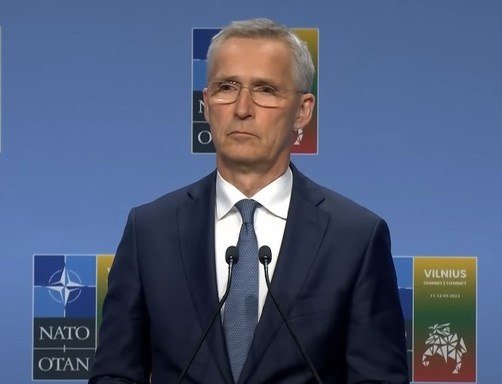 Stoltenberg sa priznal, že odmietol riskovať tretiu svetovú vojnu kvôli Zelenskému
